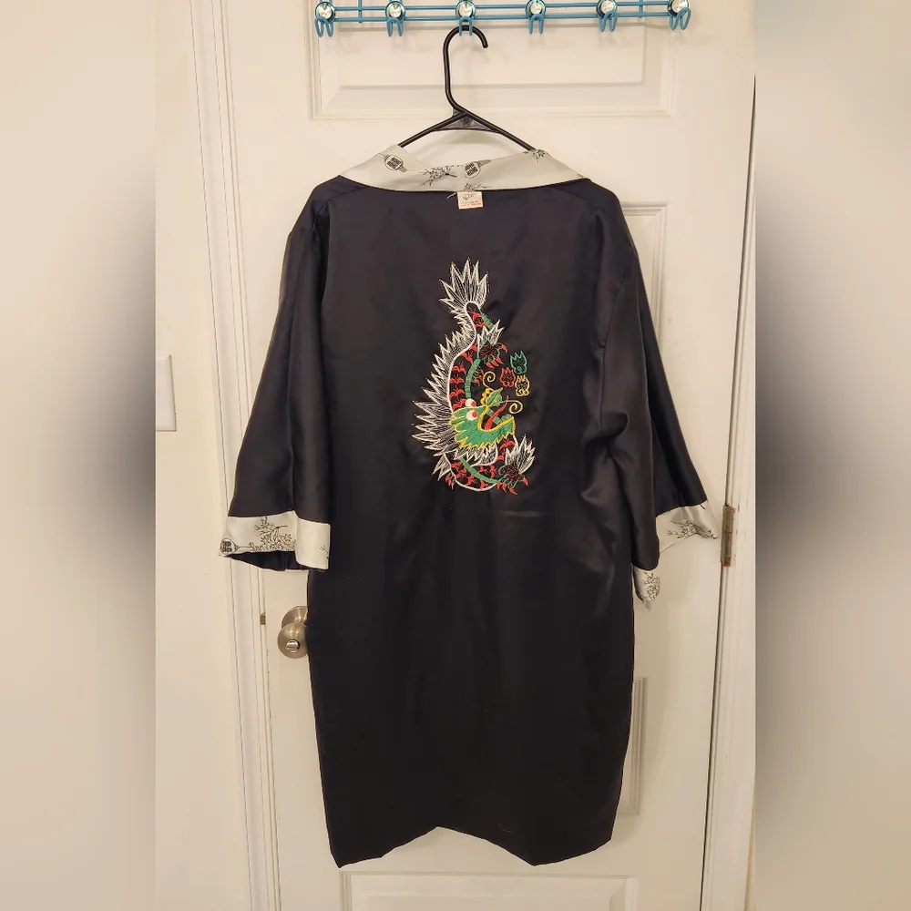 Black Reversible Chinese Satin Robe Dragon Embroidery Narii Vtg Size XL #QQ1041 - Picture 2 of 9
